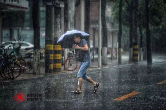 直击近段时间全国各地暴雨现场,直击多地暴雨汛情宜昌