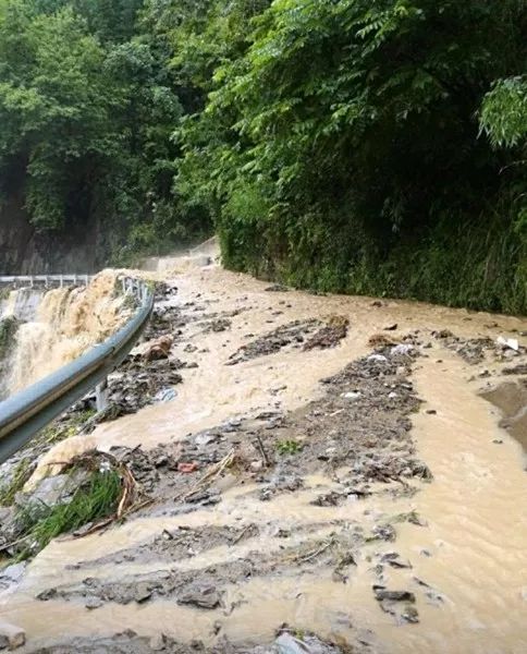 直击近段时间全国各地暴雨现场,直击多地暴雨汛情宜昌
