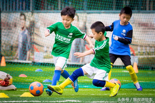 世界足球日关于足球的绘画八年级,足球图画书