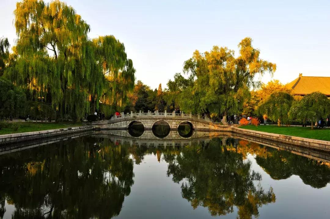 一篇文章告诉你,为什么要来北京念大学!除了清北曾是皇家园林,还有哪些更美的地方?