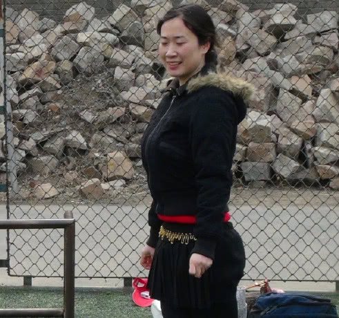 真球迷，芙蓉姐姐穿足球服，看起来清纯可爱！