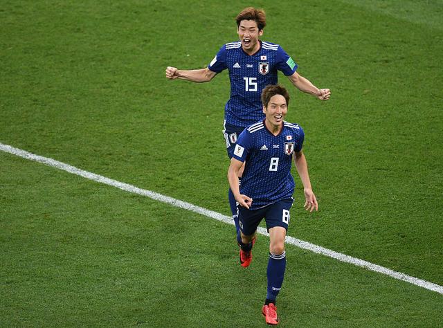 日本“妖星”险些掀翻“欧洲红魔”，他曾连过5人戏耍拜仁后防