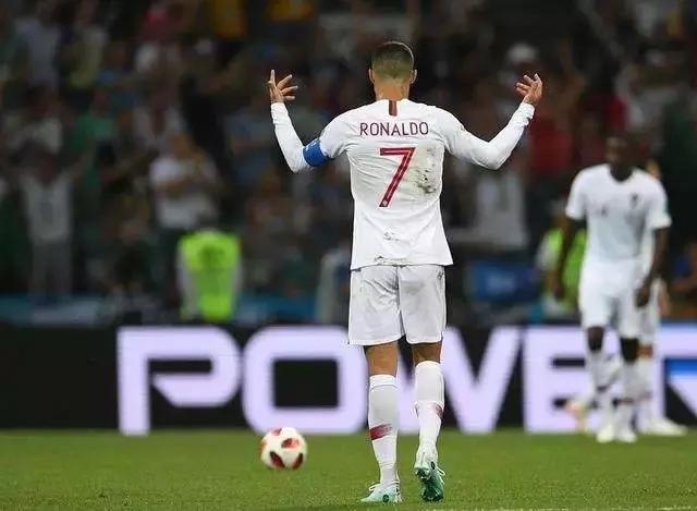 看球看得心脏疼,到底是看球呢还是看帅哥