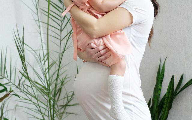 怀孕后期裤头上老有异味,怀孕后裤子有尿味正常吗