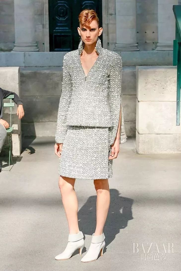 塞纳河倒映着埃菲尔铁塔,香奈儿的绝美高定