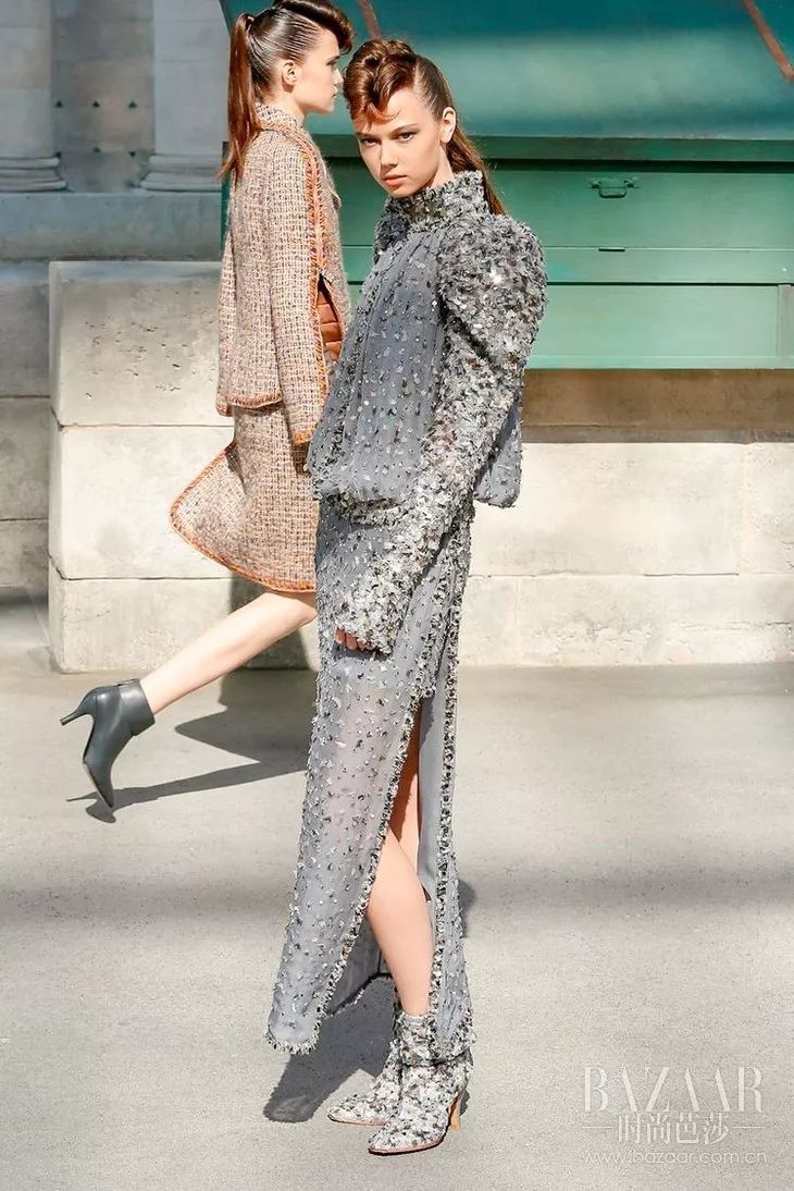 塞纳河倒映着埃菲尔铁塔,香奈儿的绝美高定