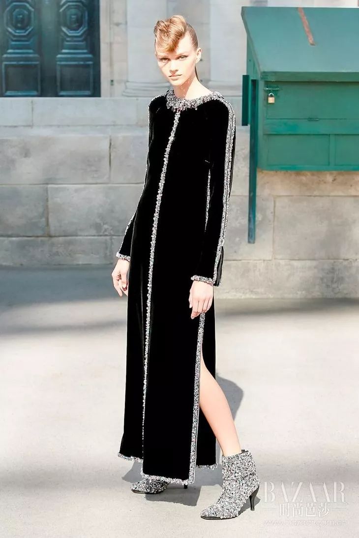 塞纳河倒映着埃菲尔铁塔,香奈儿的绝美高定