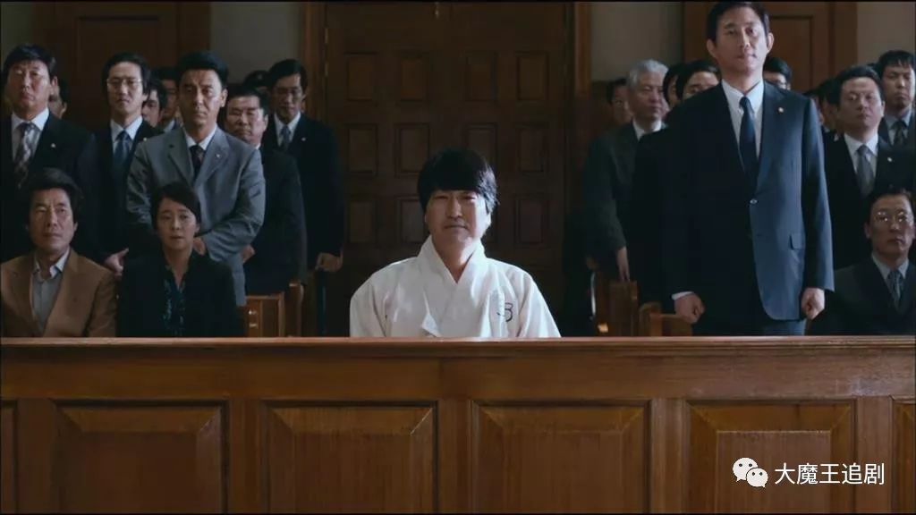 眼哭肿手拍红！还没上映就刷爆票圈！中国最需要的电影，终于出现