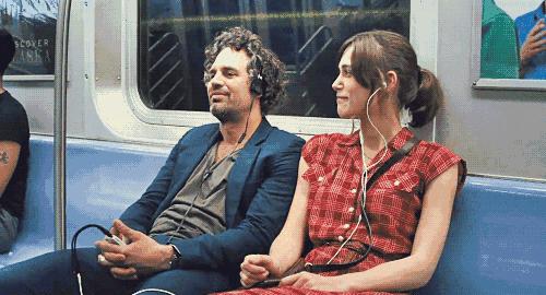 手机喇叭孔被堵住怎么清理,手机孔灰尘怎么清理