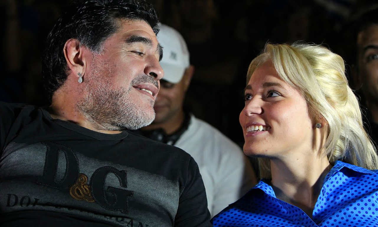 80年代球王马拉多纳,马拉多纳90后女友奥利娃