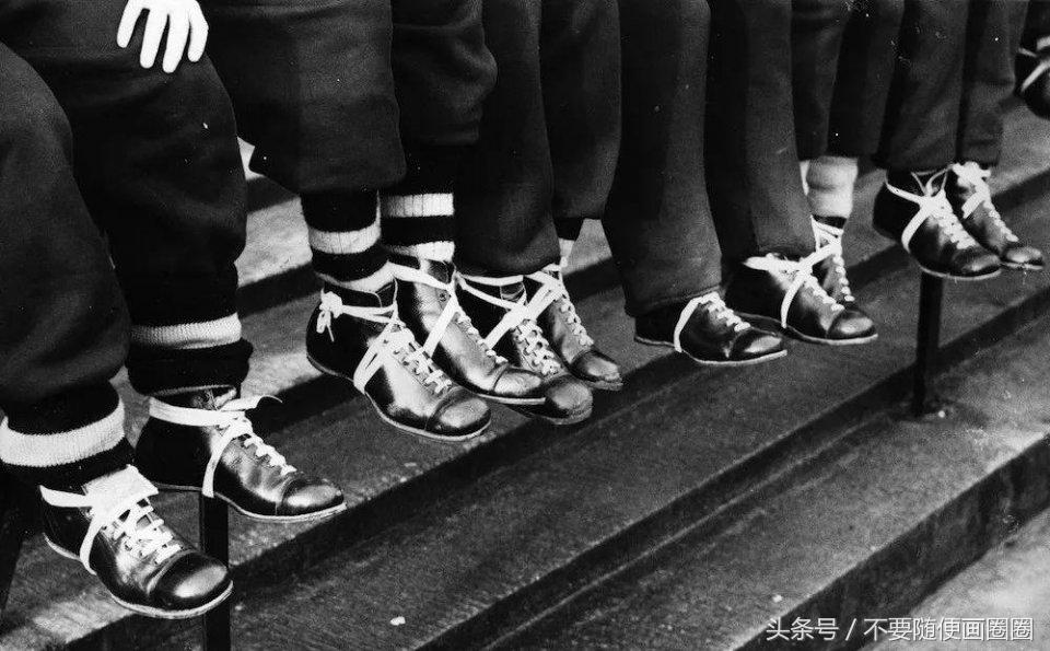 c罗先踩哪脚进场,c罗先穿哪个球衣