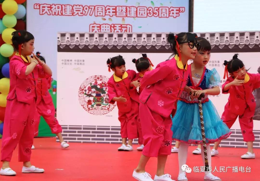 幼儿园建党百年童心向党活动简报,童心向党100周年幼儿园视频