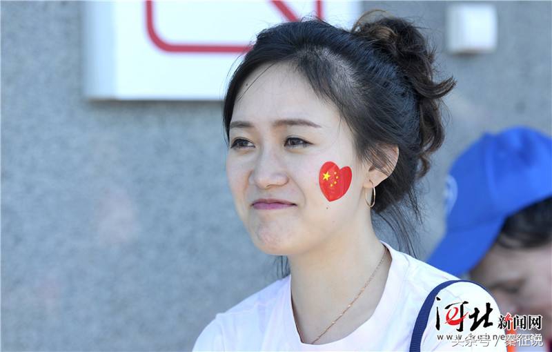 日本女球迷vs韩国女球迷,中韩女球迷惊艳亮相