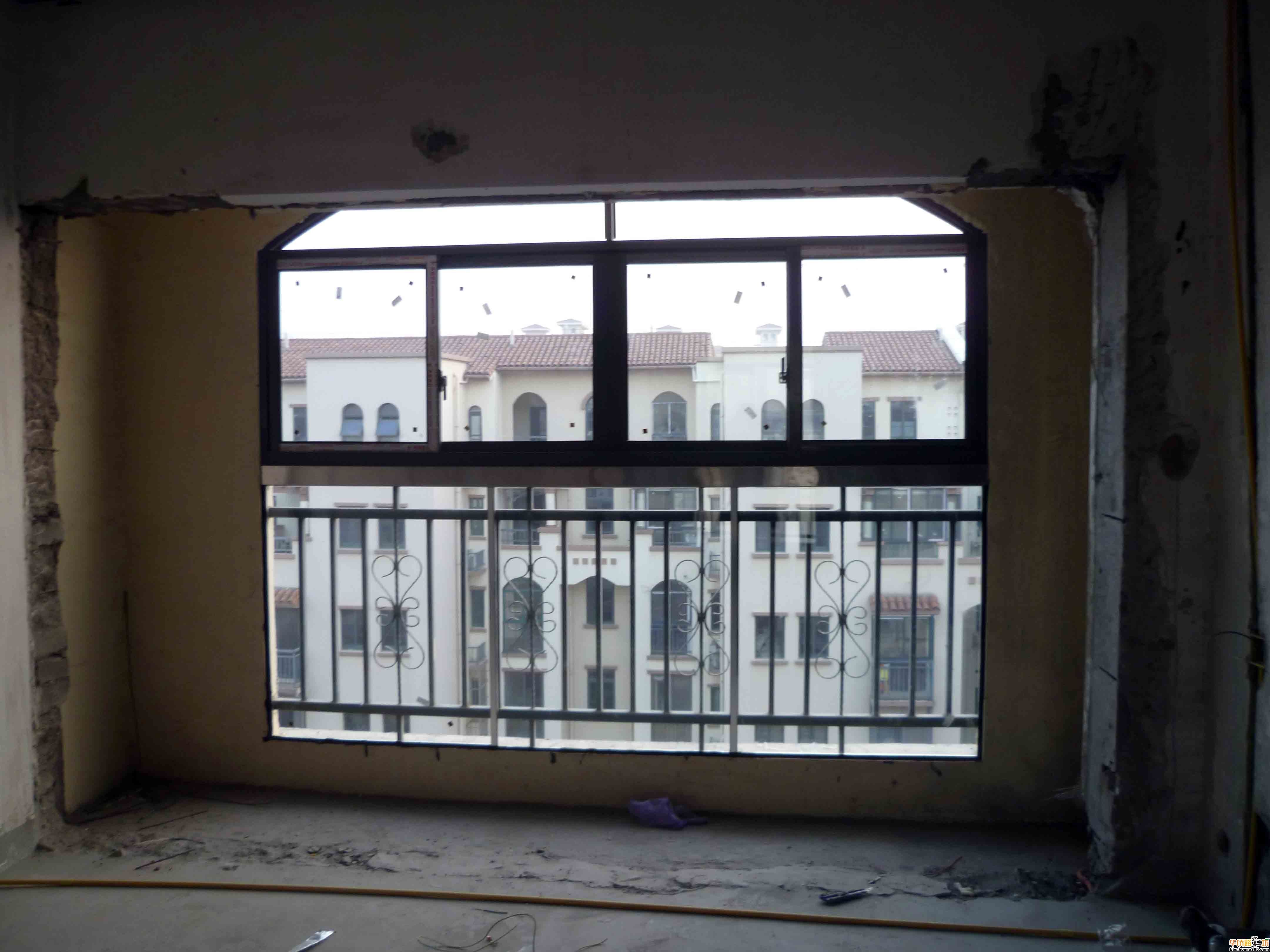 烦，阳台太大了！移门墙挪10公分，老师傅一愣，反过来说拜我为师