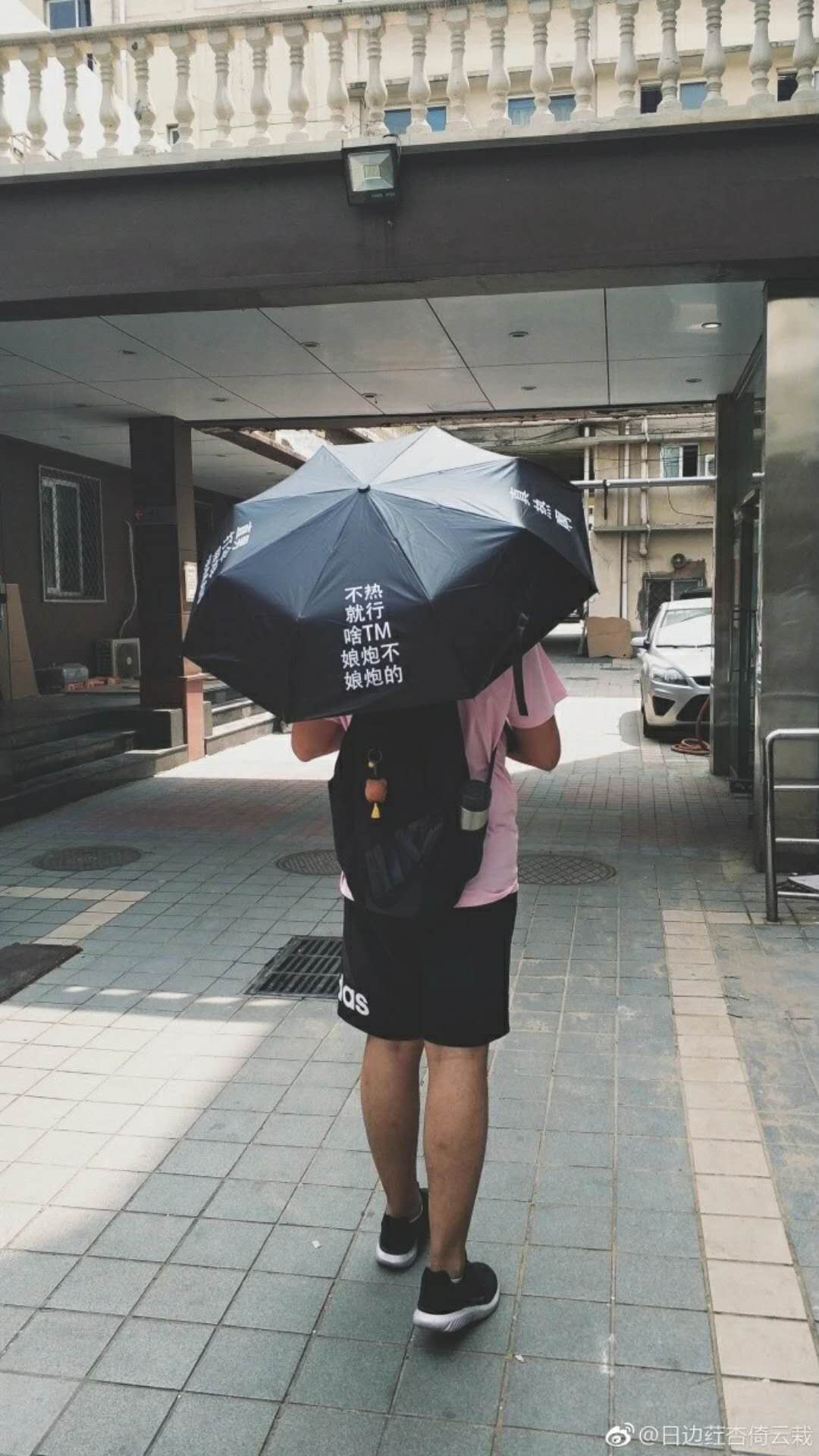 足球反向买别墅靠大海搞笑视频,足球反着买的搞笑图片