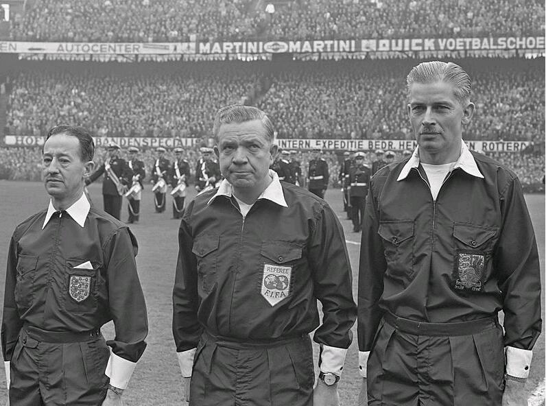 南美为什么认为英德是靠“PY交易”才打进66年世界杯决赛的?