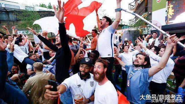 整个俄罗斯都怒了！英国球迷行纳粹军礼，普京让其吃五年牢饭