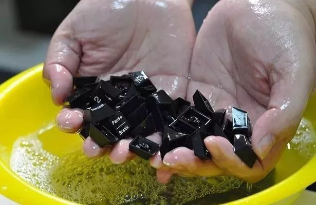 锤哥清理键盘,铅锤哥