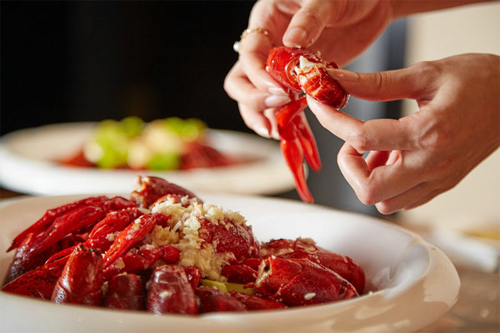 开酒吧赚钱是真的吗,开酒吧盈利要交什么税