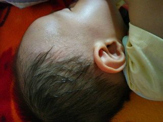 宝宝睡觉出很多汗是不是积食,宝宝睡觉出虚汗会冷