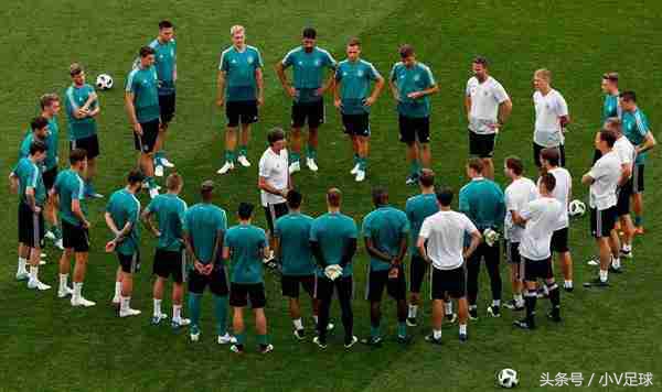 看看中国足球曾经的传控打法,传控足球为什么打不过防守反击