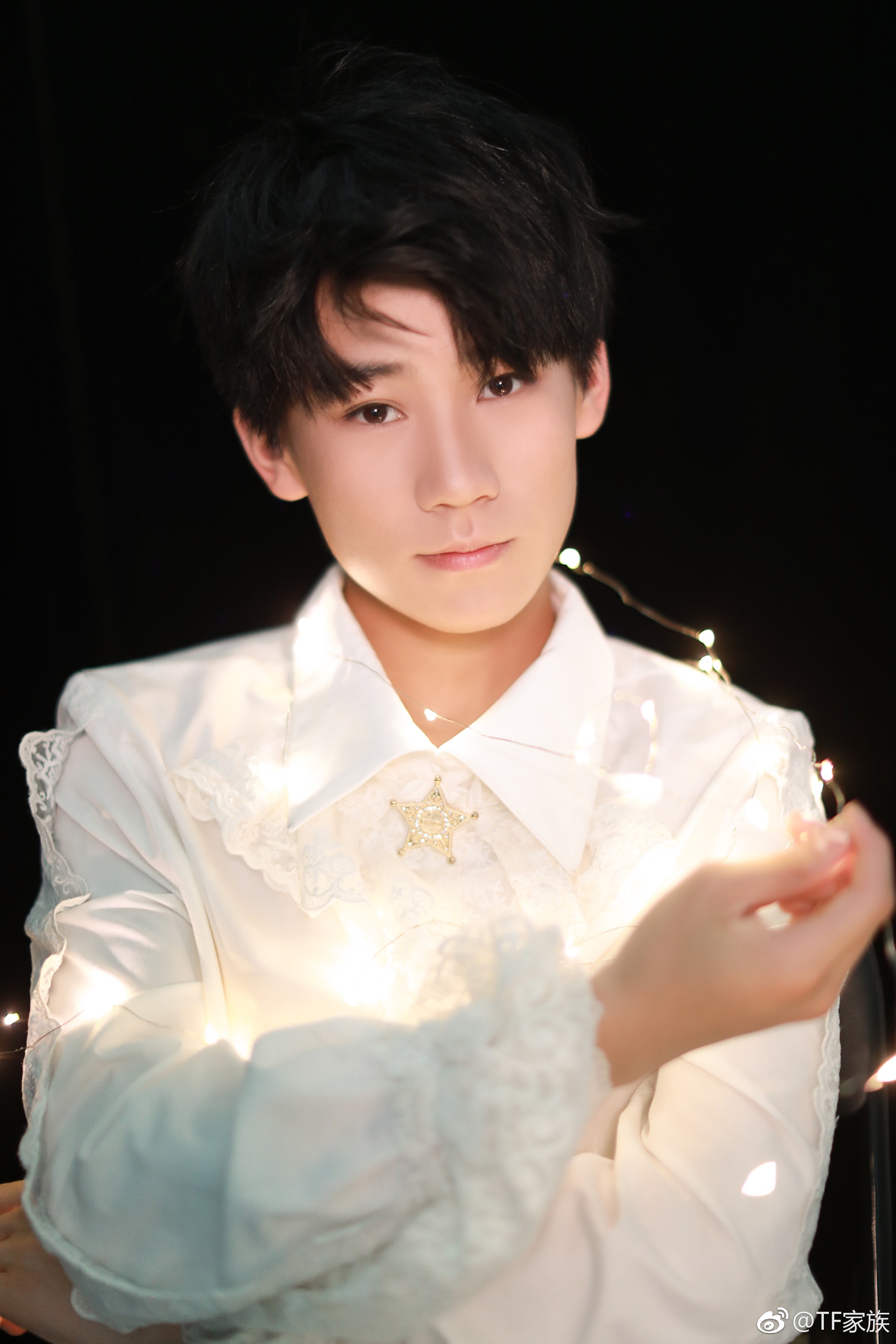 tf瀹舵棌涓変唬璇勪环鏄撶儕鍗冪幒,tfboys涓轰粈涔堝彧鏈夋槗鐑婂崈鐜哄彂灞曞ソ