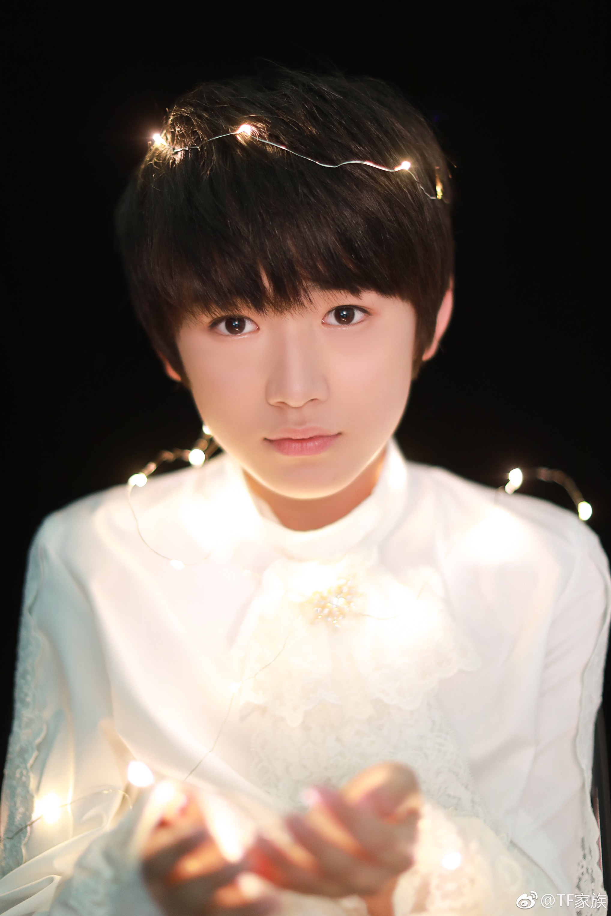 tf瀹舵棌涓変唬璇勪环鏄撶儕鍗冪幒,tfboys涓轰粈涔堝彧鏈夋槗鐑婂崈鐜哄彂灞曞ソ