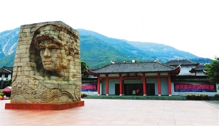 四川省石棉县,因该地盛产优质石棉而得名,全国唯一以矿命名的县