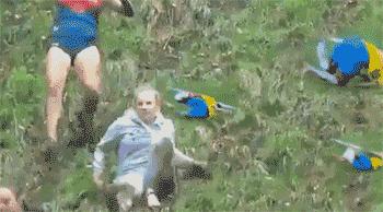 内马尔翻滚遭恶搞,内马尔翻滚搞笑动态图