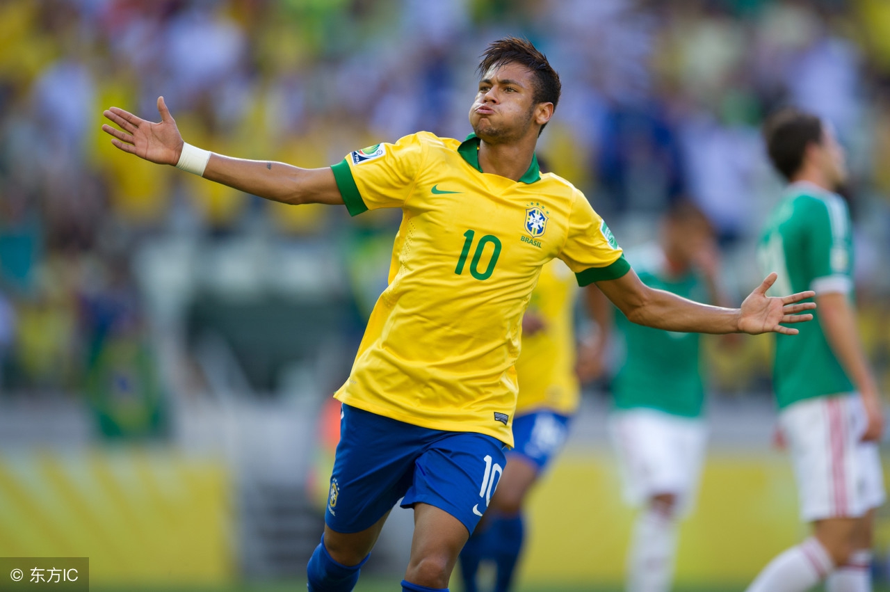 小学生模仿内马尔假摔,内马尔庆祝动作小孩模仿原视频