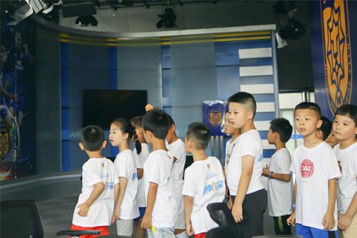 冲刺世界杯让孩子感受足球魅力苏宁举办铂金会员家庭日活动