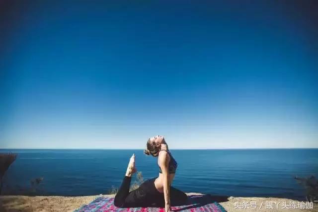 这8个简单瑜伽体式，每天练习可以改善肠胃