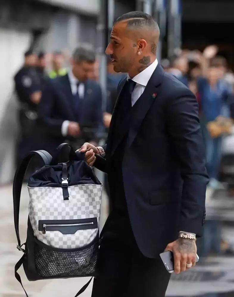 内马尔c罗梅西三人球衣,2018年世界杯c罗梅西内马尔