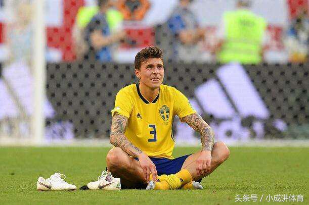 斯特林助攻凯恩破门,凯恩门前脚后跟嗑球晃过门将