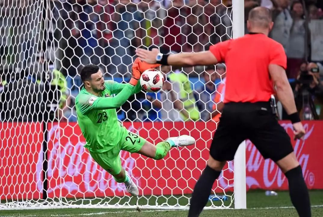 当克罗地亚门将脱下衣服，全世界为之动容……