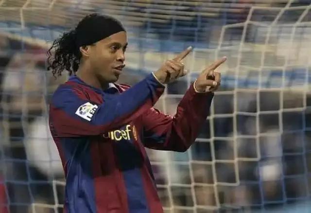 足球精灵罗纳尔迪尼奥现状,足球精灵罗纳尔迪尼奥和c罗