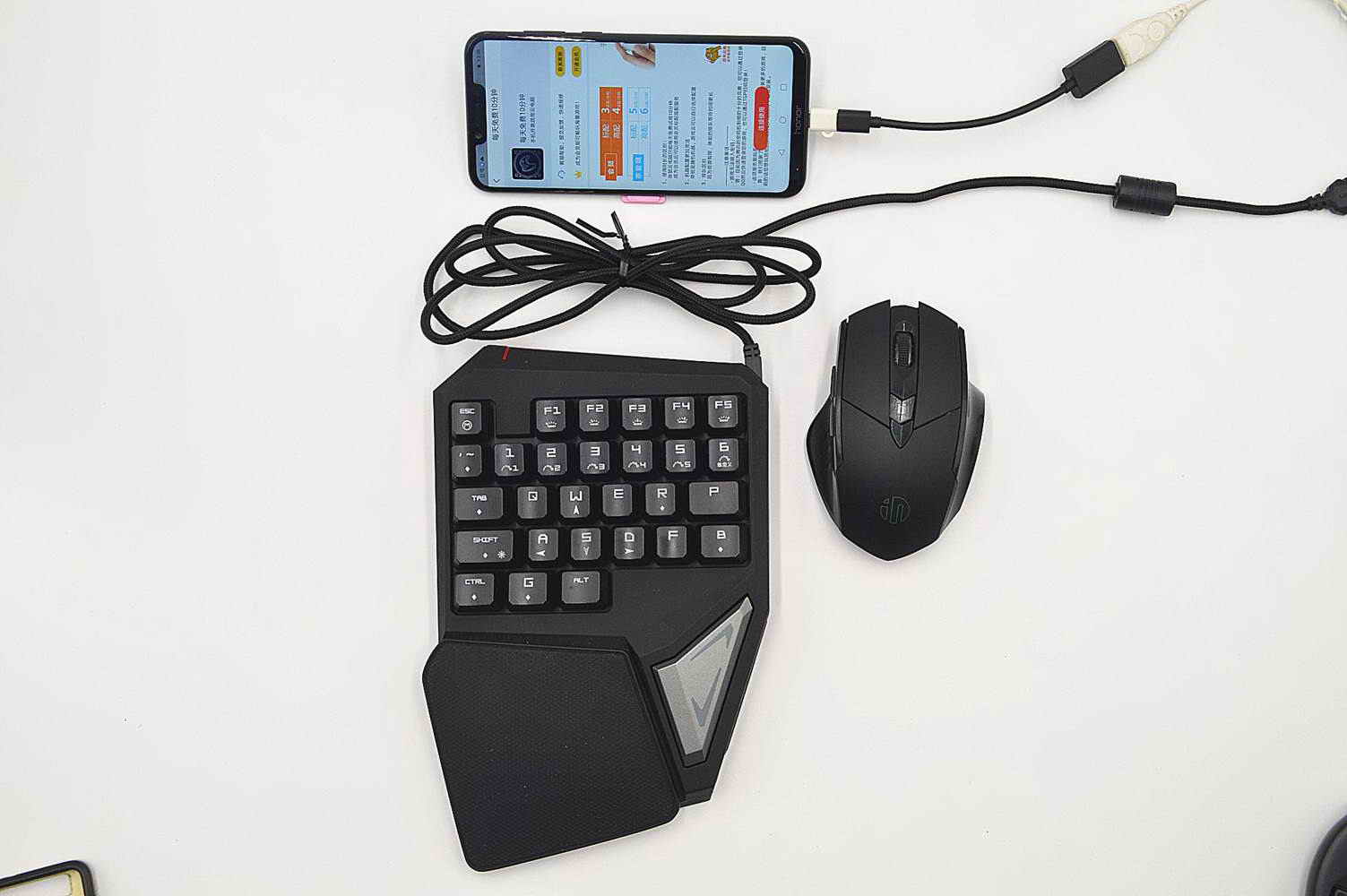 骚操作！荣耀Play还能这样玩电脑游戏，你只需要3样法宝