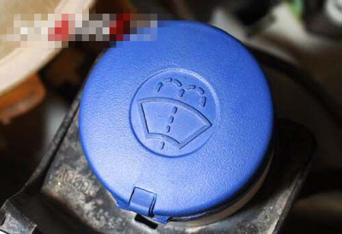 汽车玻璃水添加的注意事项有哪些,如何正确选用汽车玻璃水