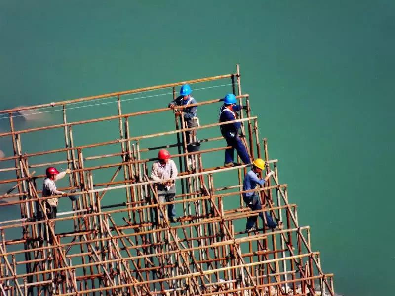 工地上的架子工有多辛苦,干工地架子工一年能挣多少钱