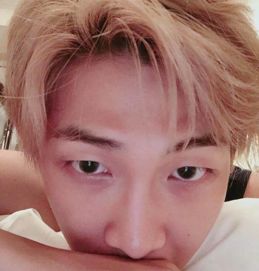 防弹自拍答谢粉丝，闵玧其变“猫猫脸”，朴智旻澄清“秃顶”谣言