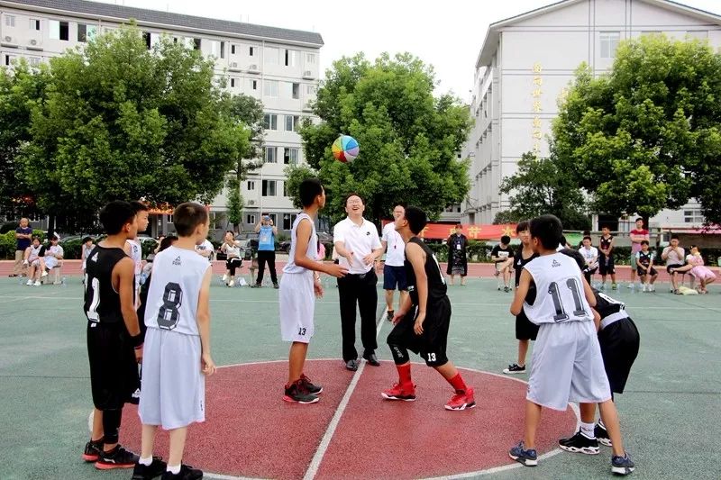 足球没有篮球精彩,足球没有篮球激烈