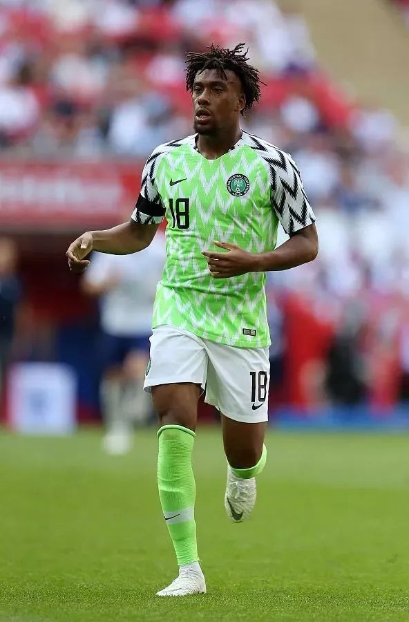 球场上如何穿球衣好看,怎样才能将球衣穿出帅气的感觉