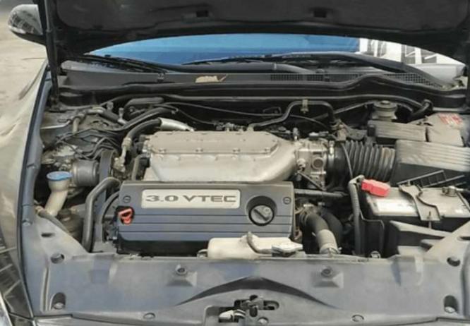 老雅阁油耗怎么样,老雅阁有6缸吗