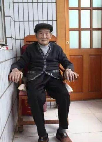 一周缅怀｜流行天王迈克尔杰克逊父亲病逝享年89岁