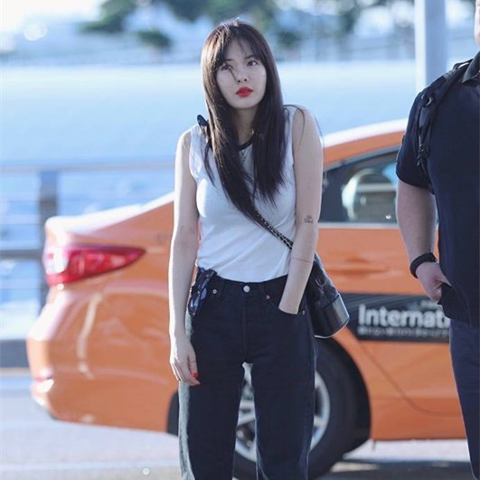 泫雅发街拍运动帆布鞋,泫雅街拍港味帆布鞋