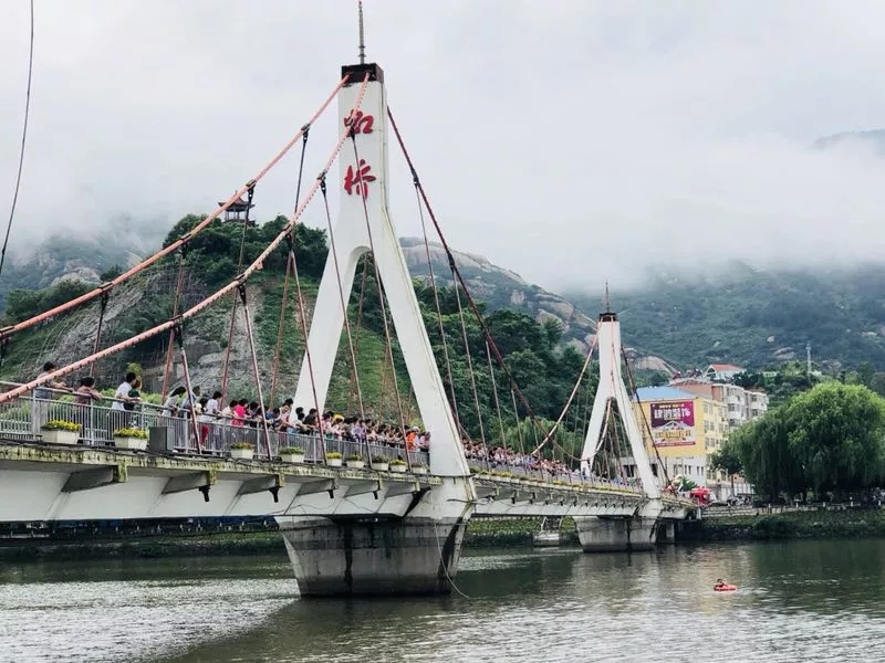 郑州女孩变废为宝,月入10万;疑妻出轨,周口男子报复情敌错杀村民