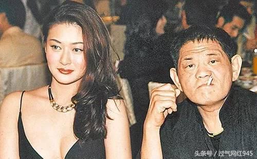 她激吻车震被曝光后道歉？曾被绑架撕到只剩*裤内**！至今无人敢娶