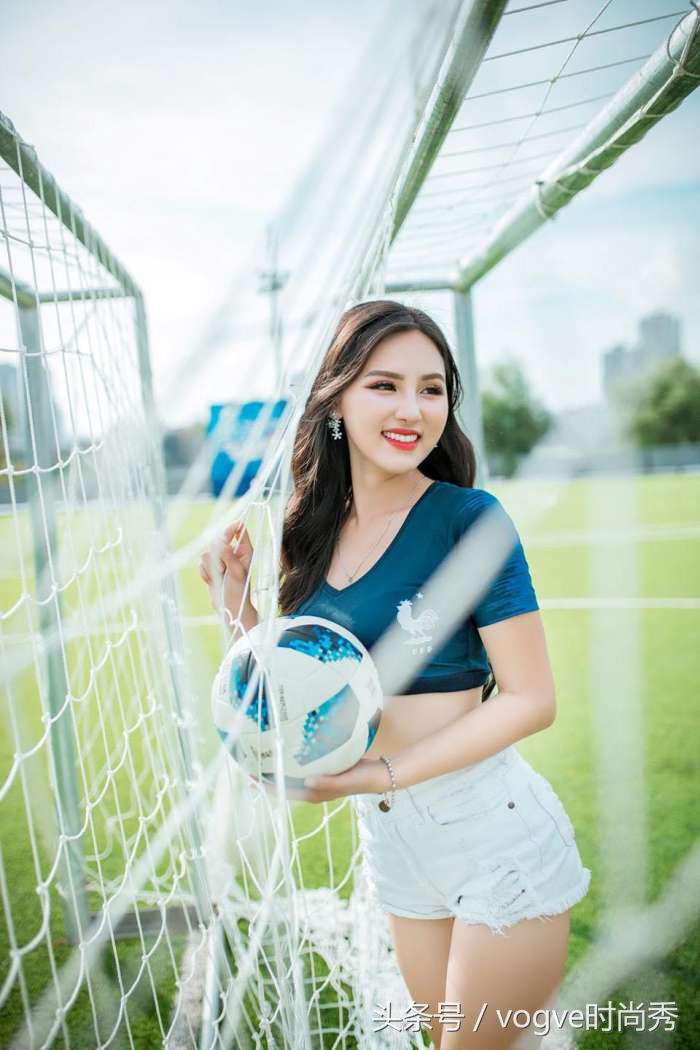 清纯校花化身法国女球迷，秀性感蛮腰助威高卢雄鸡