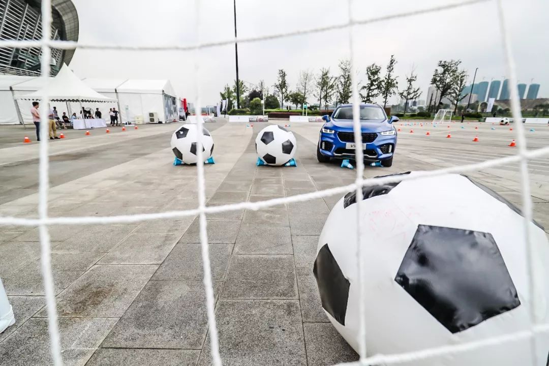 世界杯足球和汽车,汽车与足球