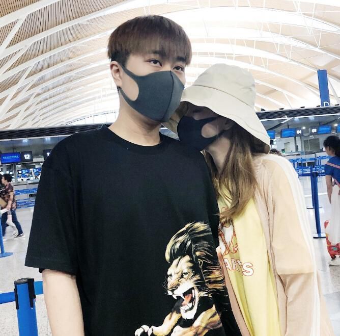 *播禁**日子不好受！美颜都遮不住卢本伟颓废，网友：晚上没消停